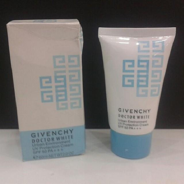 Givenchy güneş kremi 50 factor 30 tl