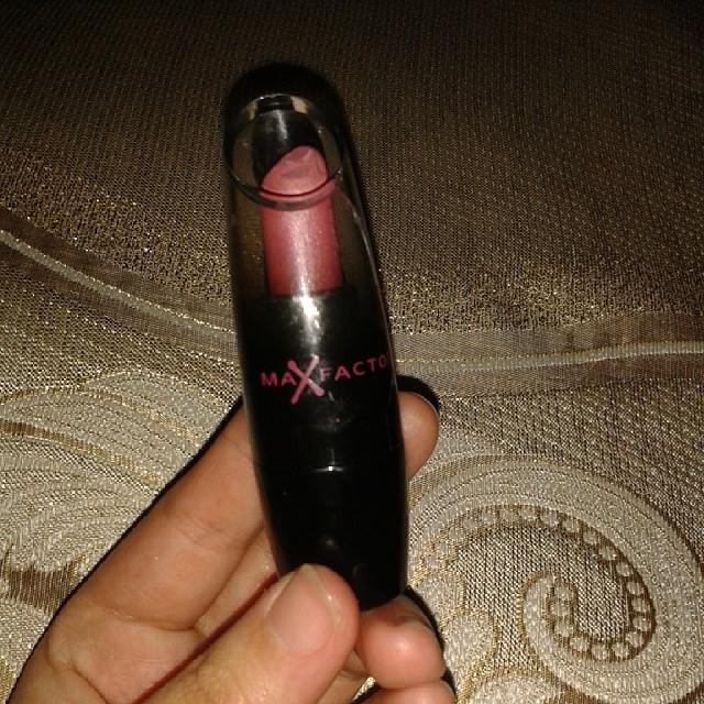 Max factor orjinal kremsi pembe ruj sadece denenmistir ve kapağı majyaj cantamda catlamistir sadece 5 tl