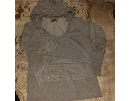 Şapkası önü ve kolları islemeli collezione marka medium beden  az kullandım 50 tl ye aldim 15 tl ye satıyorum kaçırmayın :)